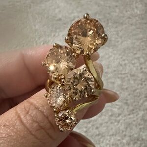 Elegant Gold Cluster Ring